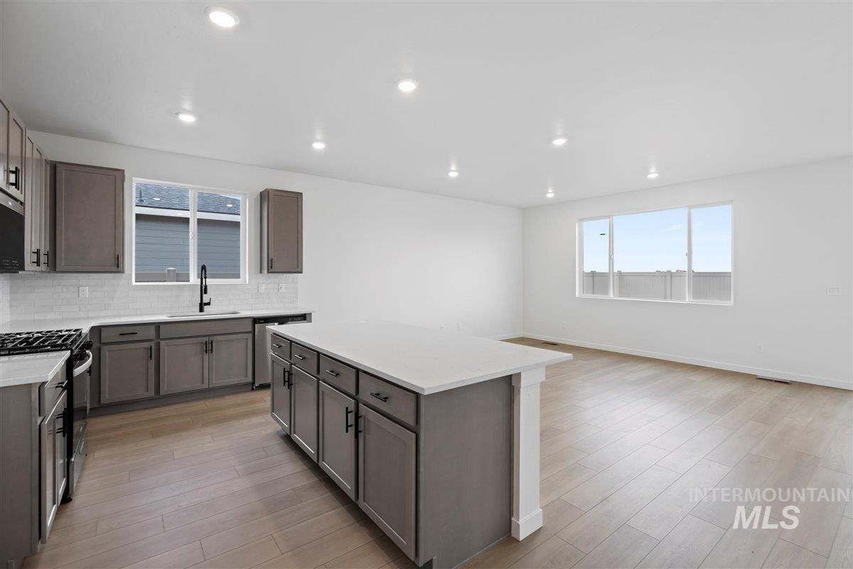 11308 Overhang St Property Photo 6