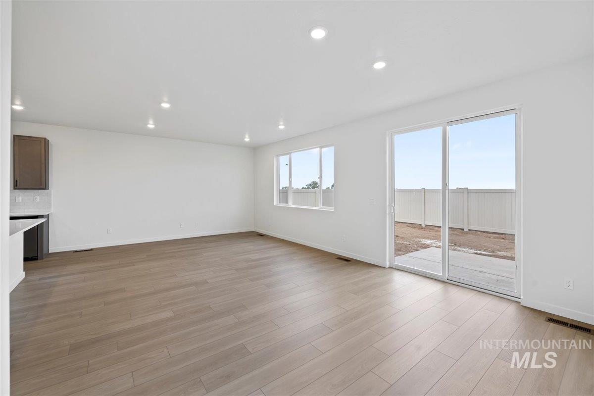 11308 Overhang St Property Photo 13
