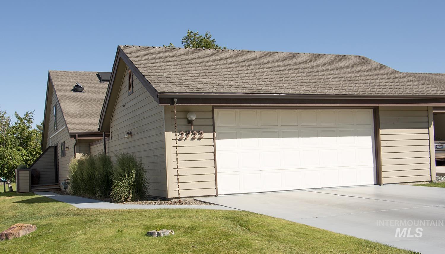 2722 Pascoe Ln Property Photo 2