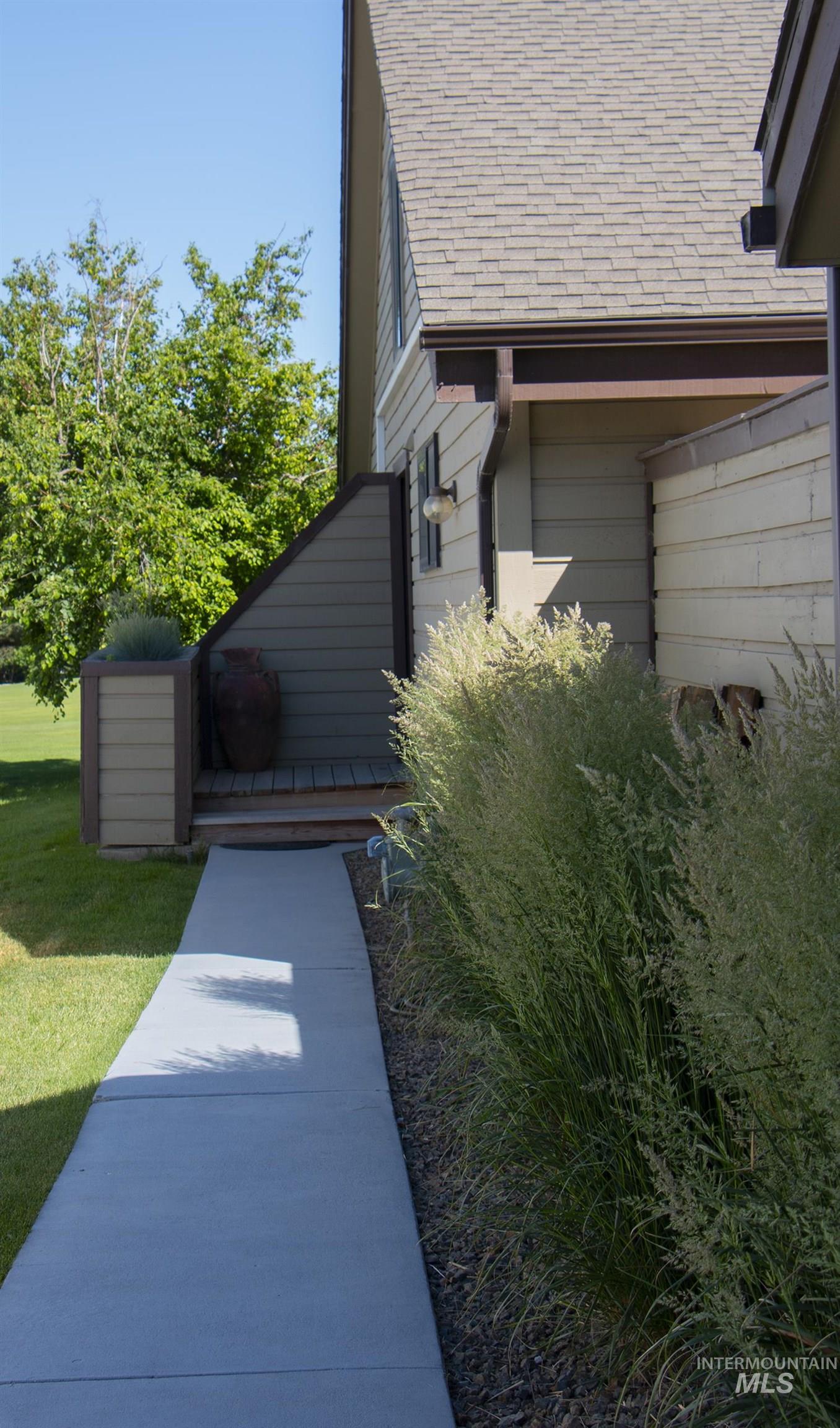 2722 Pascoe Ln Property Photo 4