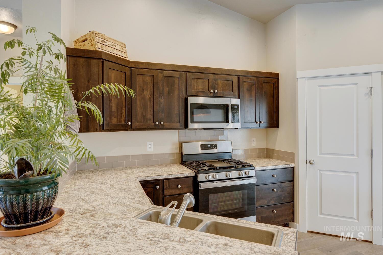 213 Union Pacific Property Photo 11