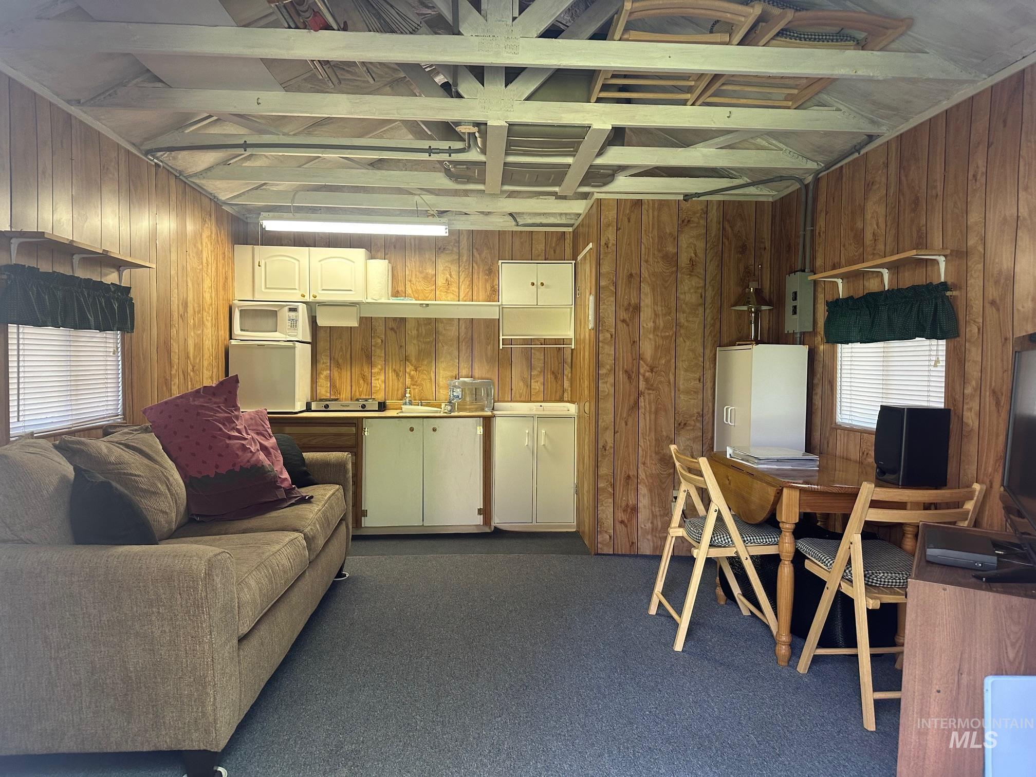 191 Wagon Wheel Ln Property Photo 8