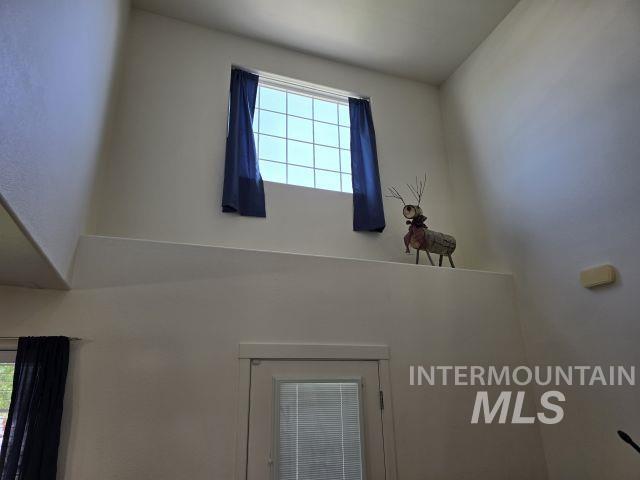 318 W 15th Property Photo 10