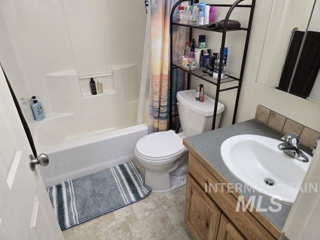 318 W 15th Property Photo 22