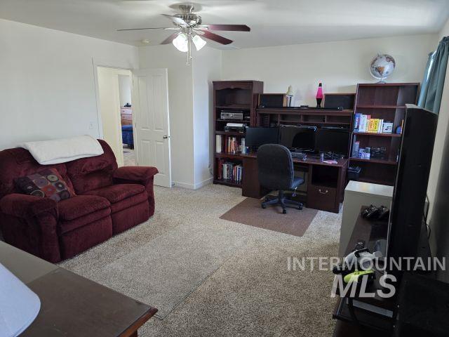318 W 15th Property Photo 25
