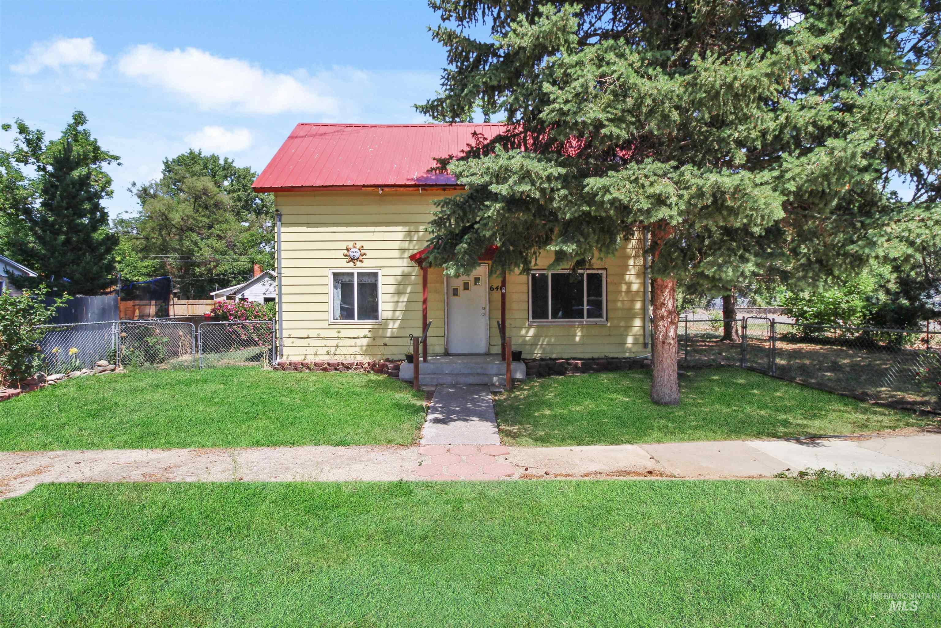 646 Montana Street Property Photo 1