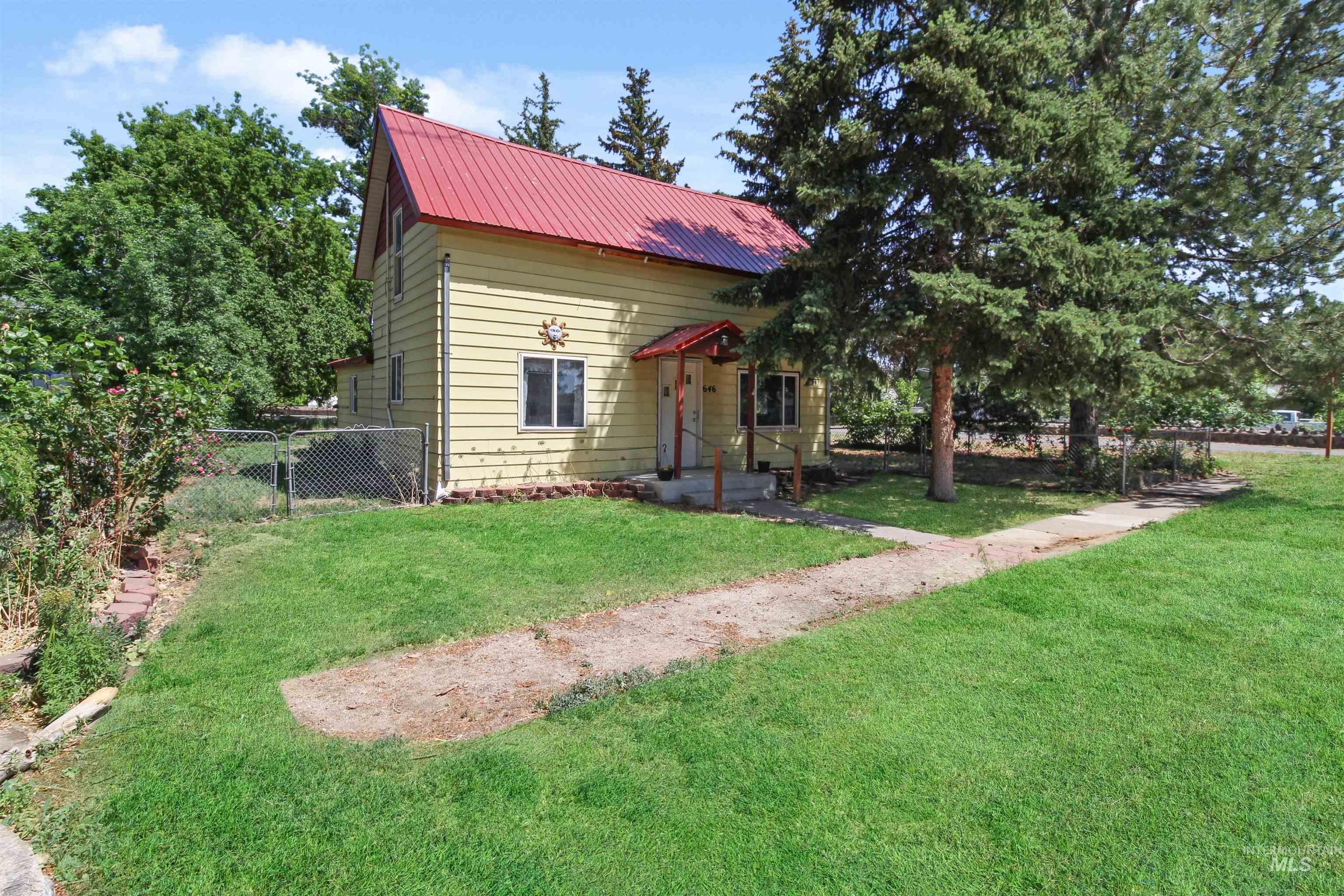 646 Montana Street Property Photo 2