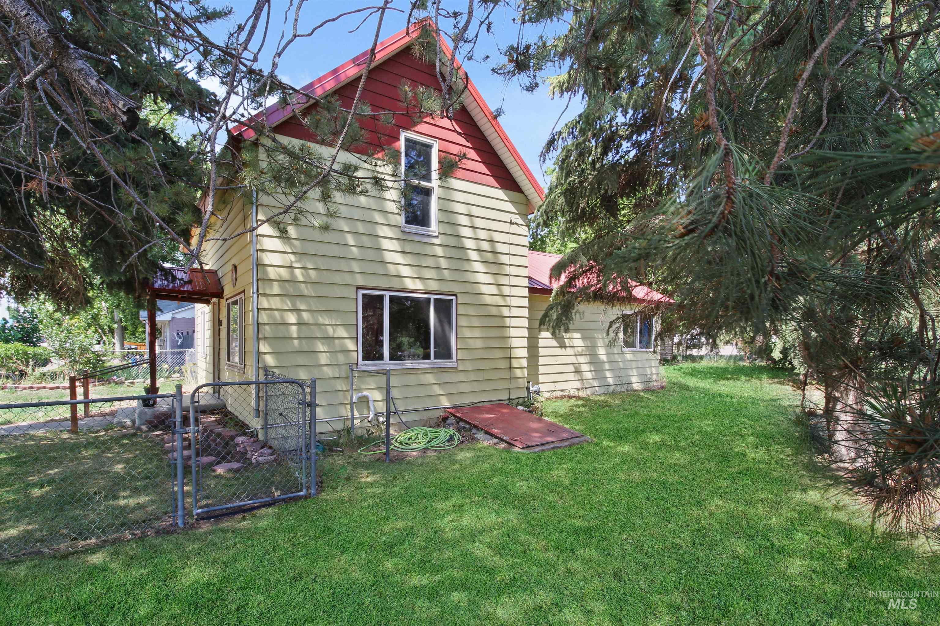 646 Montana Street Property Photo 3
