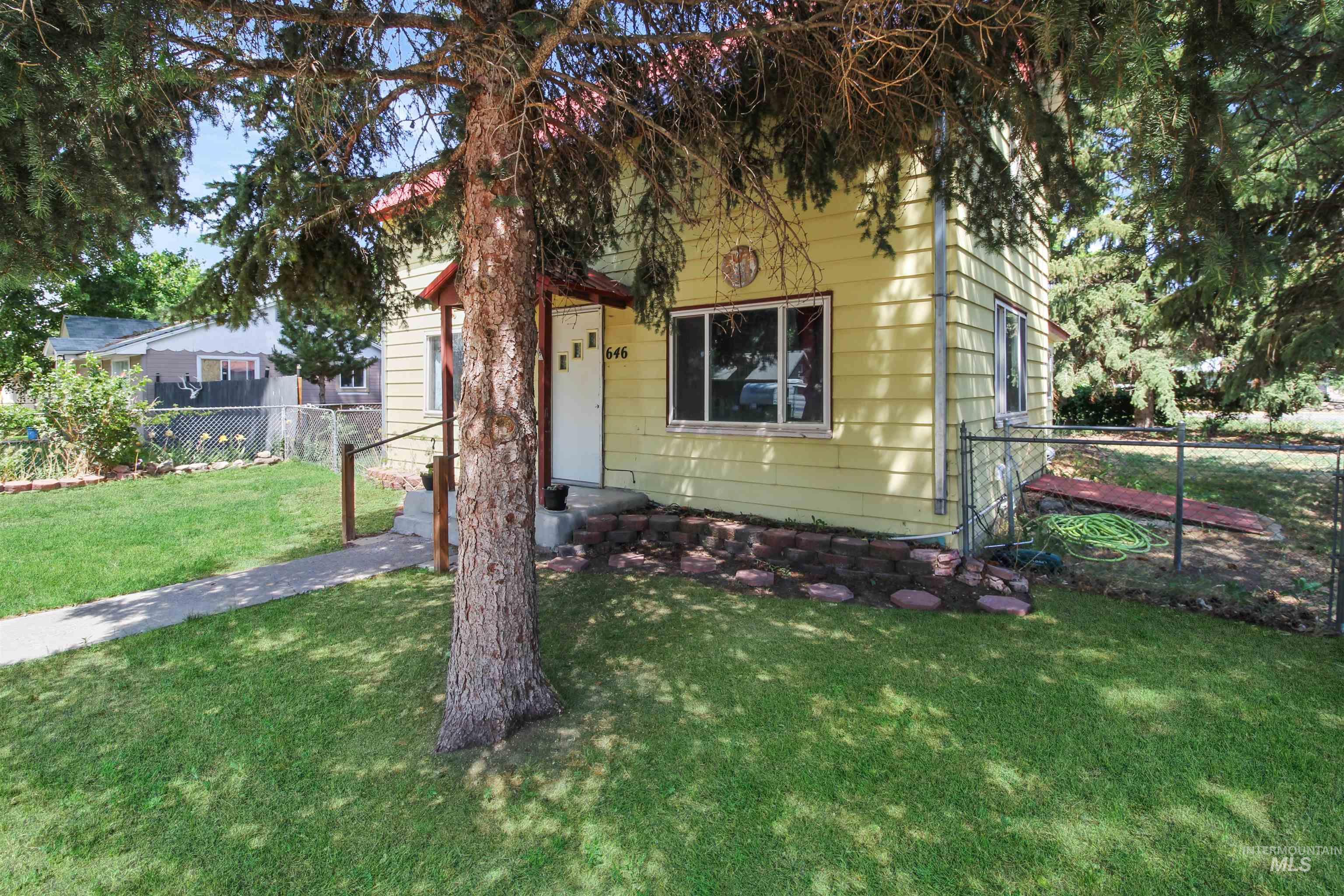 646 Montana Street Property Photo 16