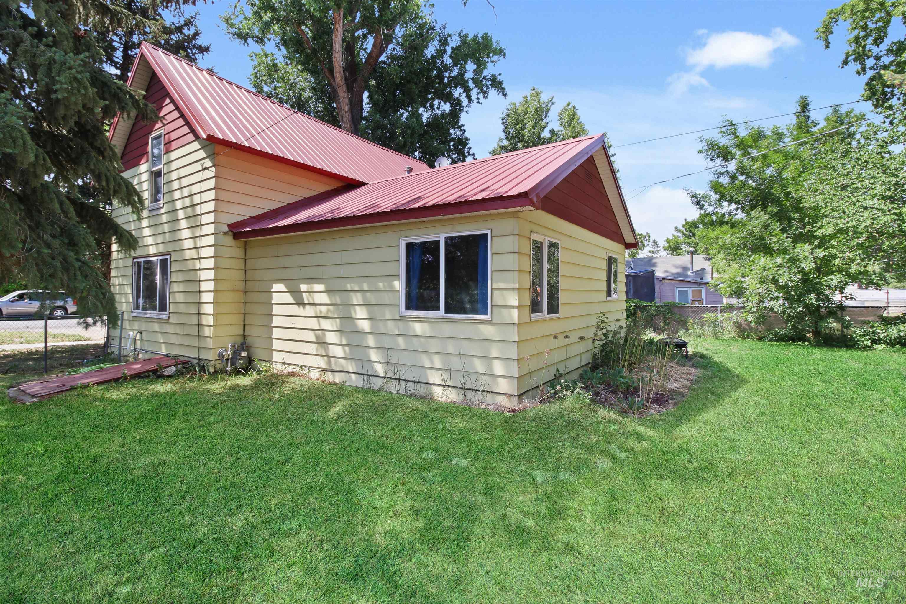 646 Montana Street Property Photo 17