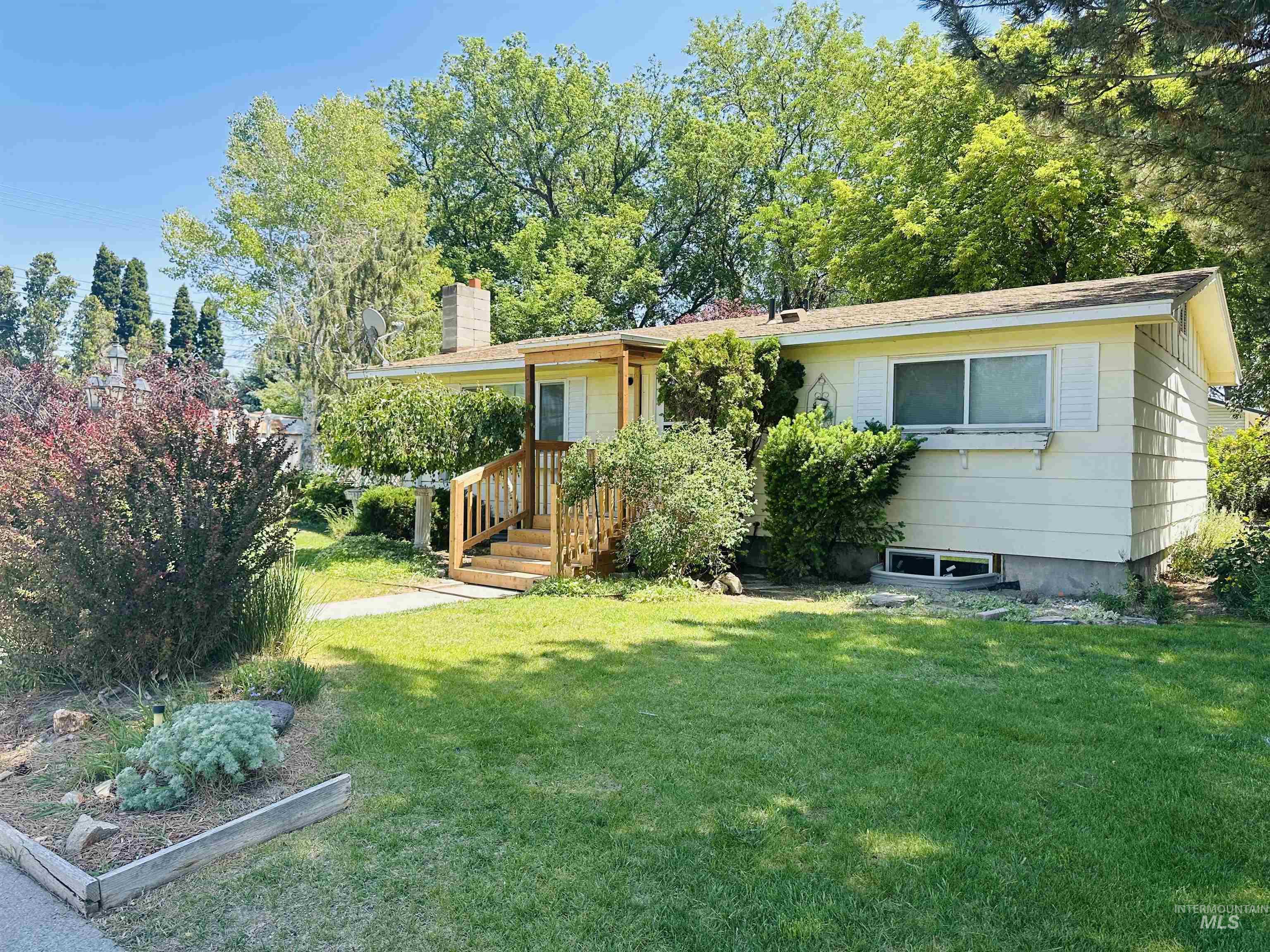 2901 Almo Ave Property Photo 1
