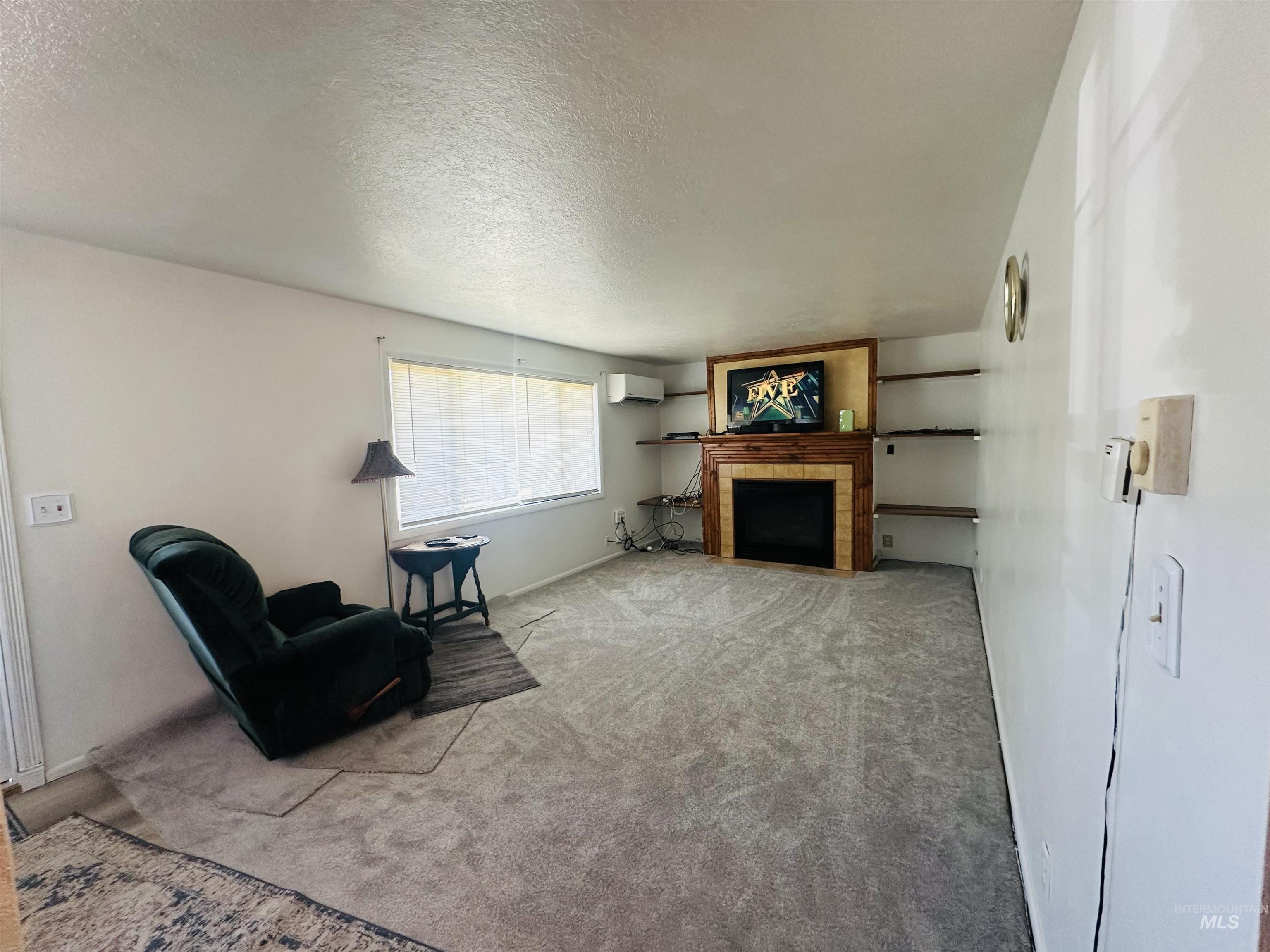 2901 Almo Ave Property Photo 6