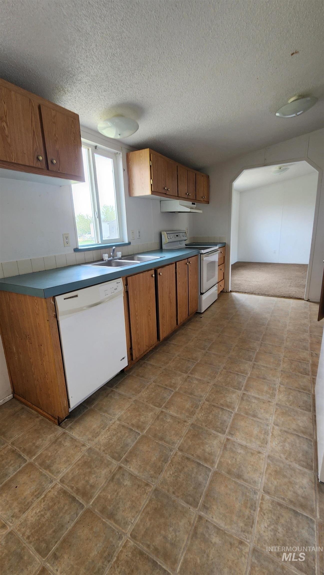 483 W 47 N Property Photo 3