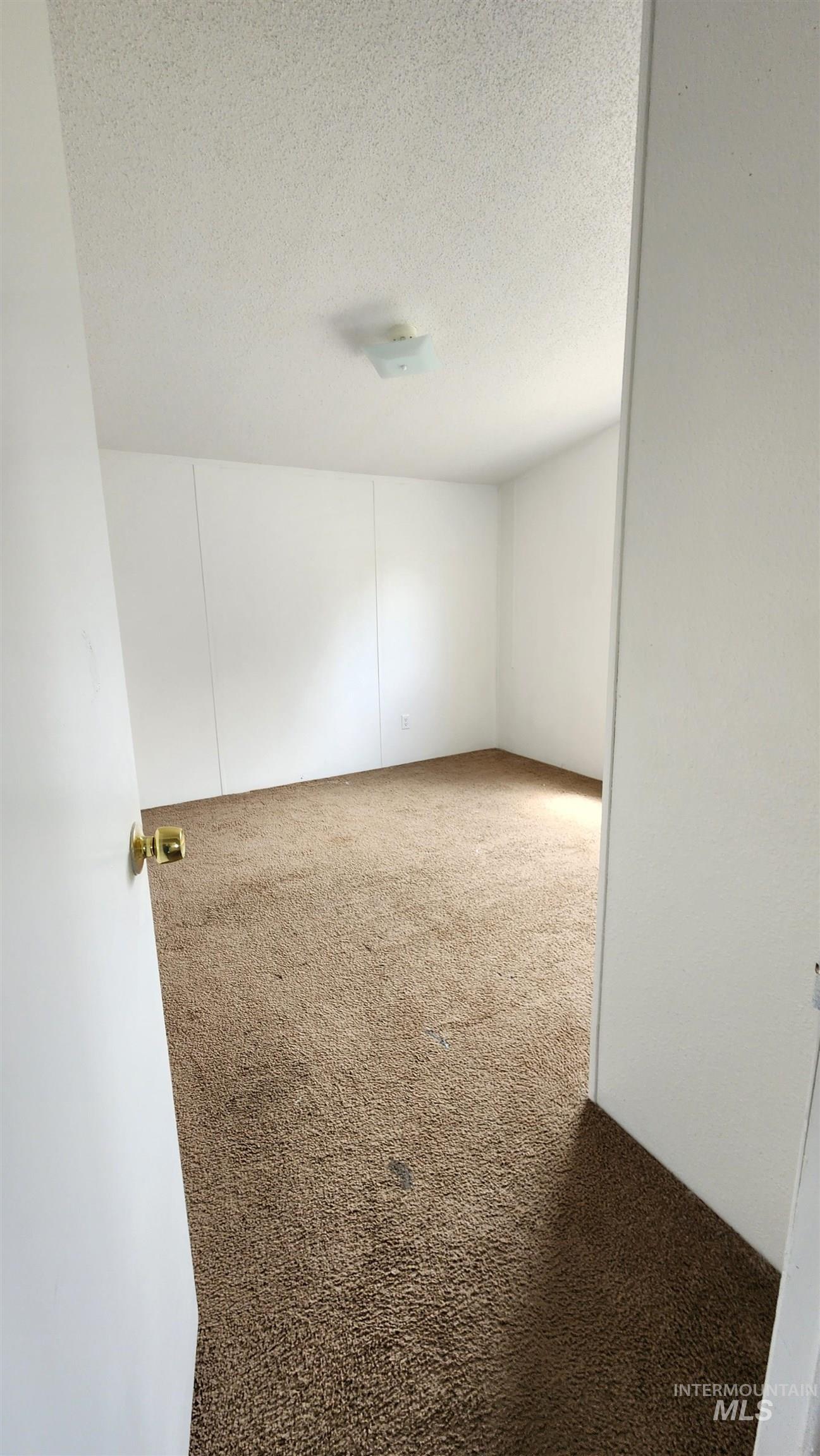 483 W 47 N Property Photo 4