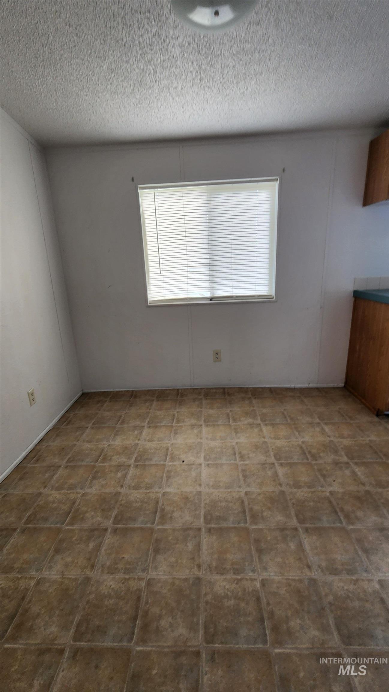483 W 47 N Property Photo 5