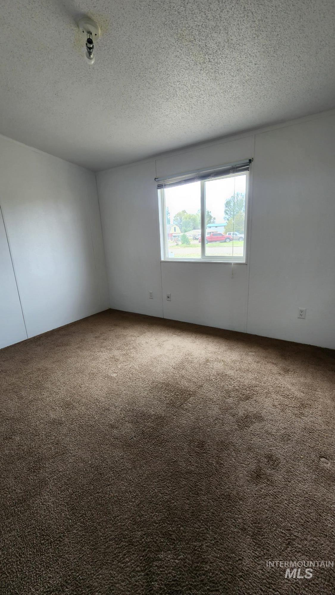 483 W 47 N Property Photo 7