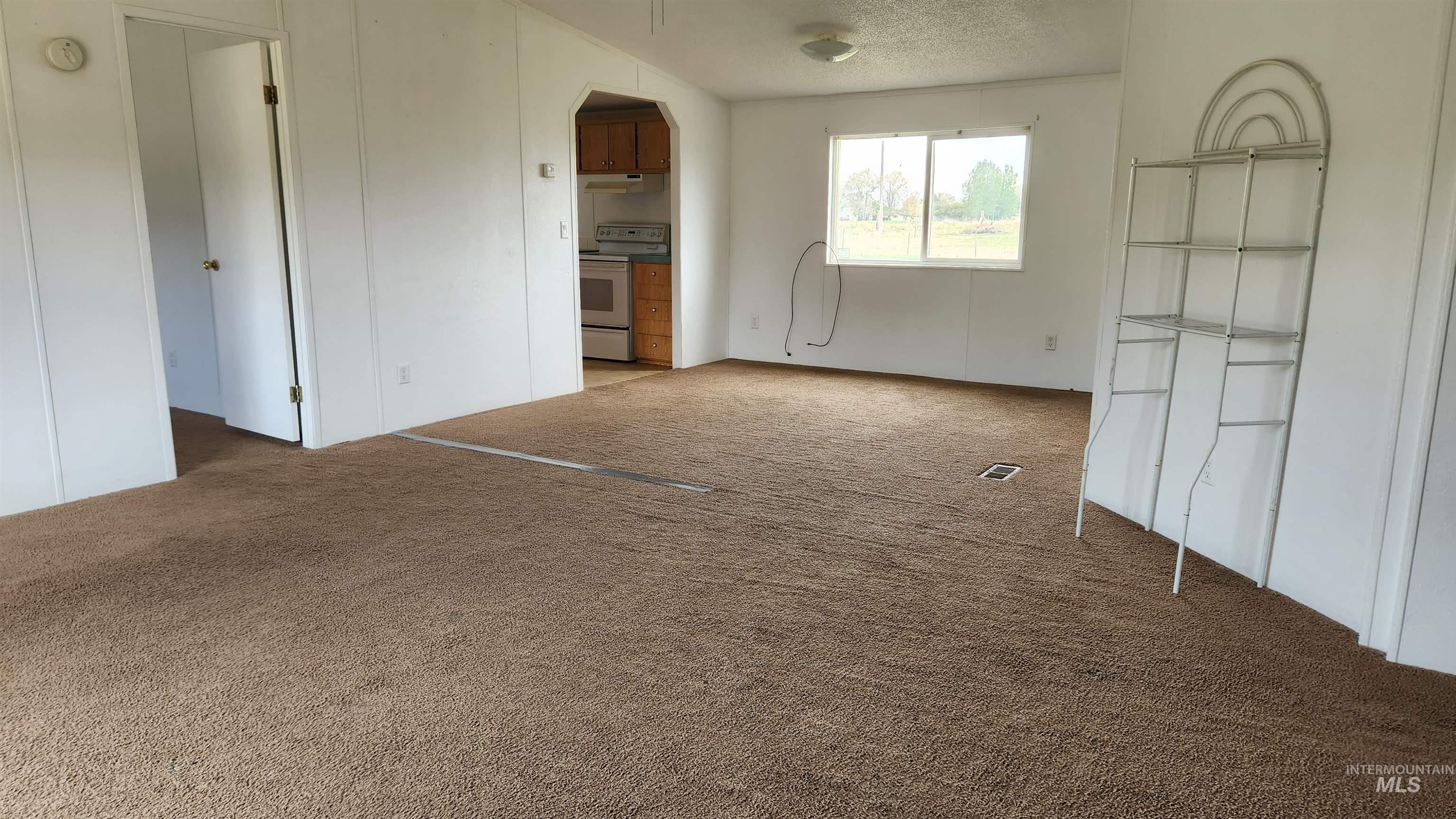 483 W 47 N Property Photo 9