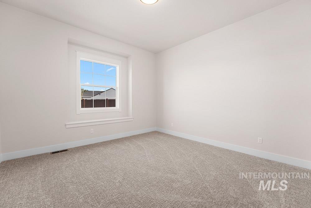 811 N Creekwater Property Photo 20