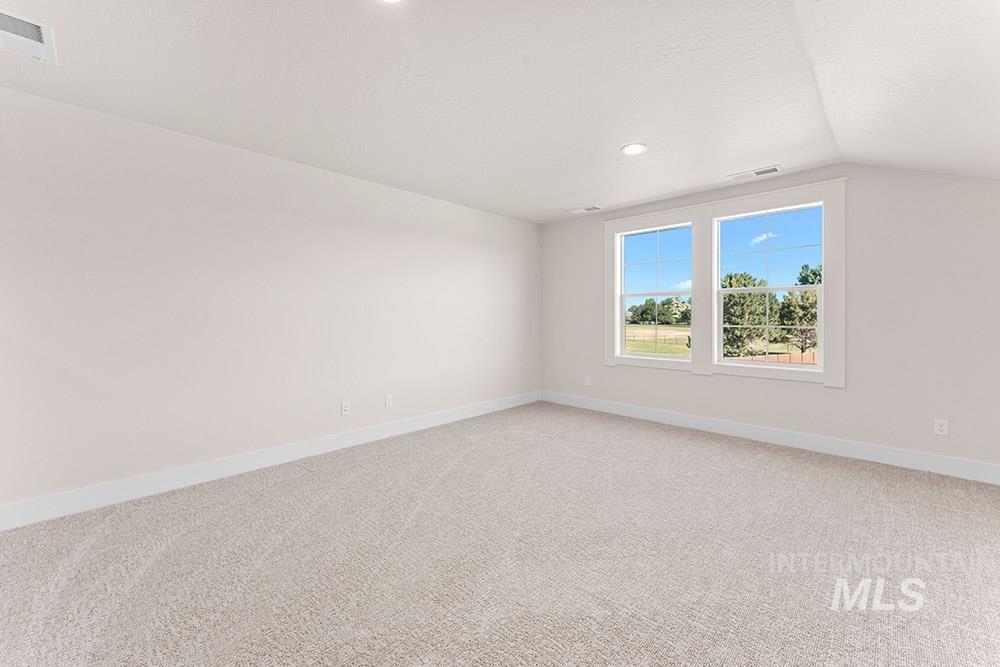 811 N Creekwater Property Photo 24