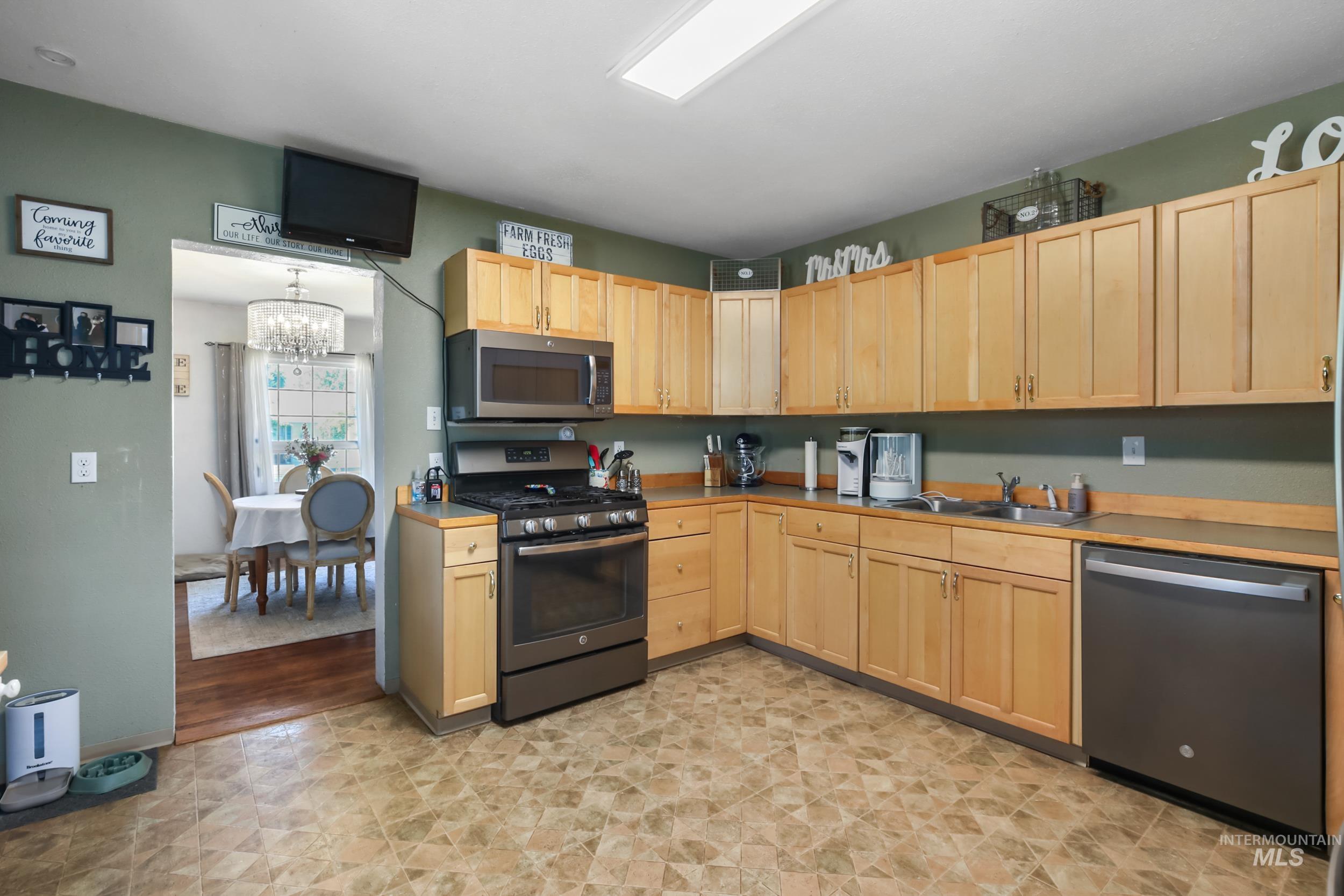 1501 Cedar Ave. Property Photo 8