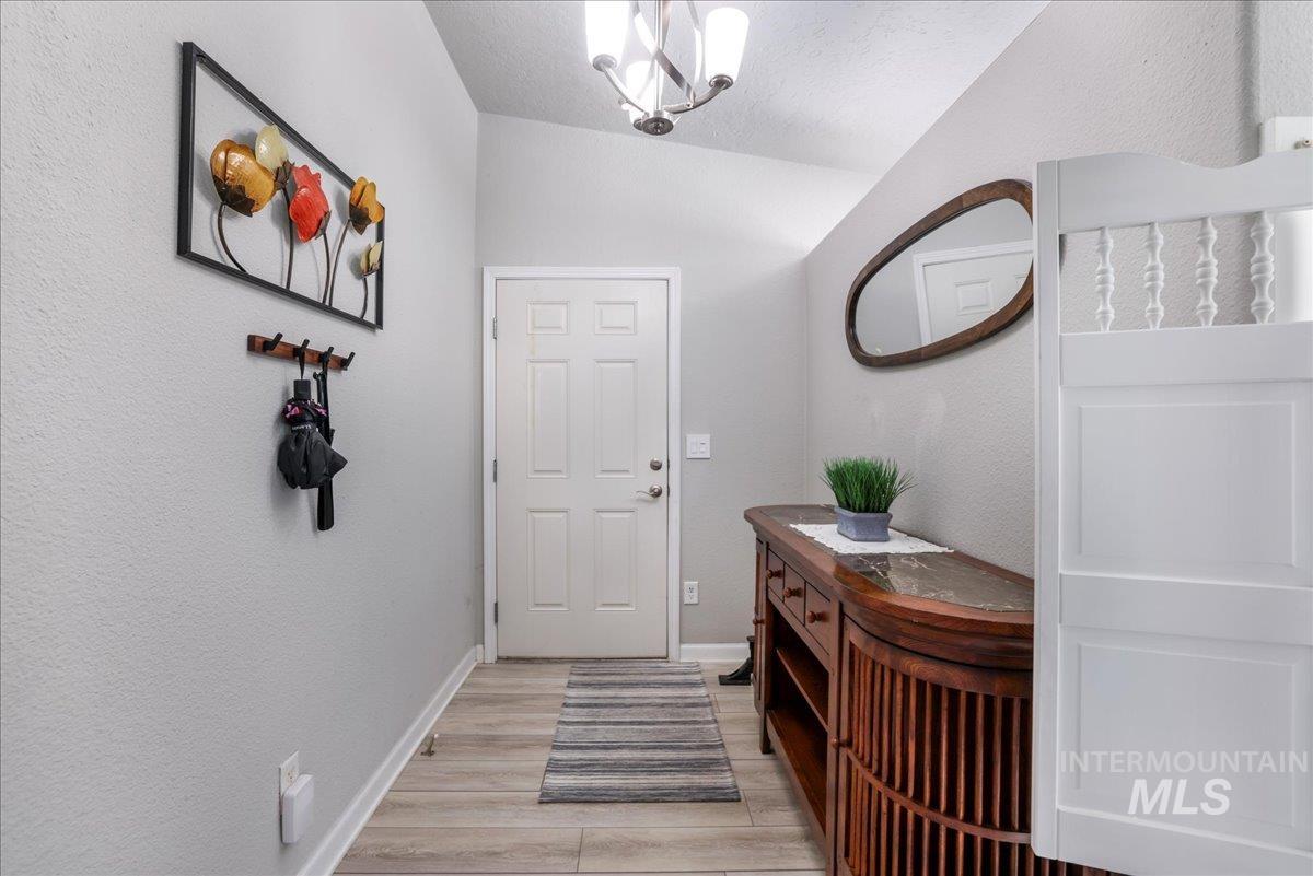 910 Moonglo Rd. Property Photo 2