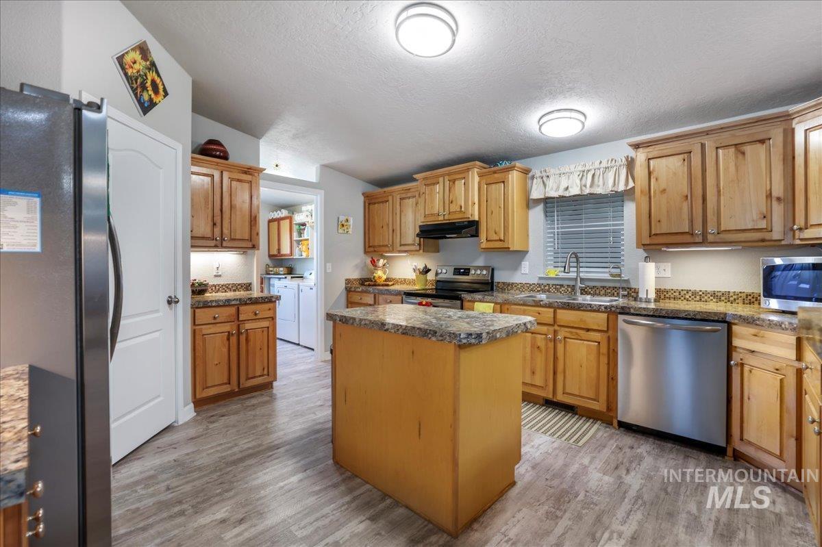 910 Moonglo Rd. Property Photo 3