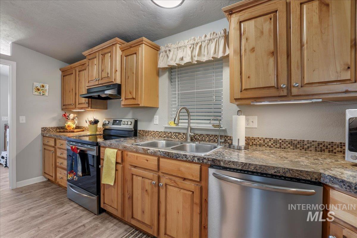 910 Moonglo Rd. Property Photo 4