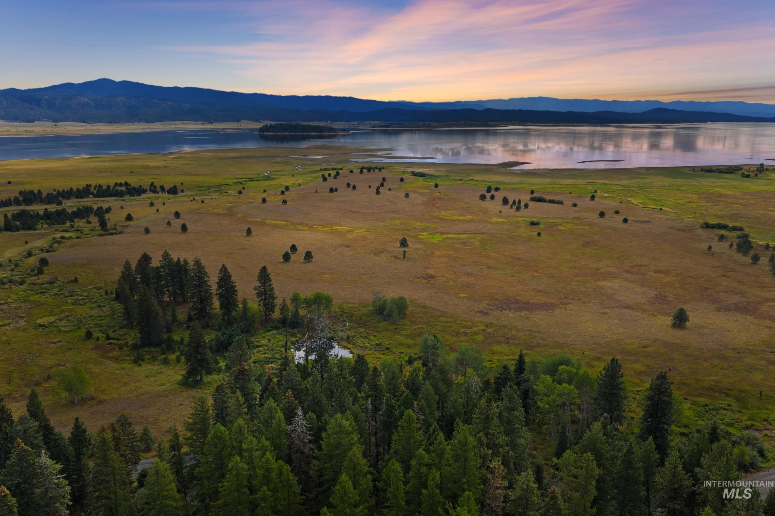 1705 W Mountain Rd Property Photo 7