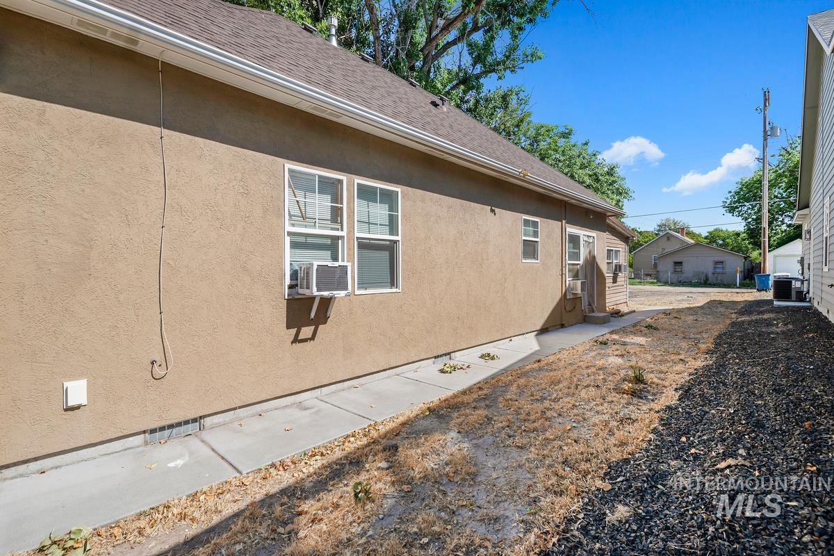1113 Blaine St Property Photo 5
