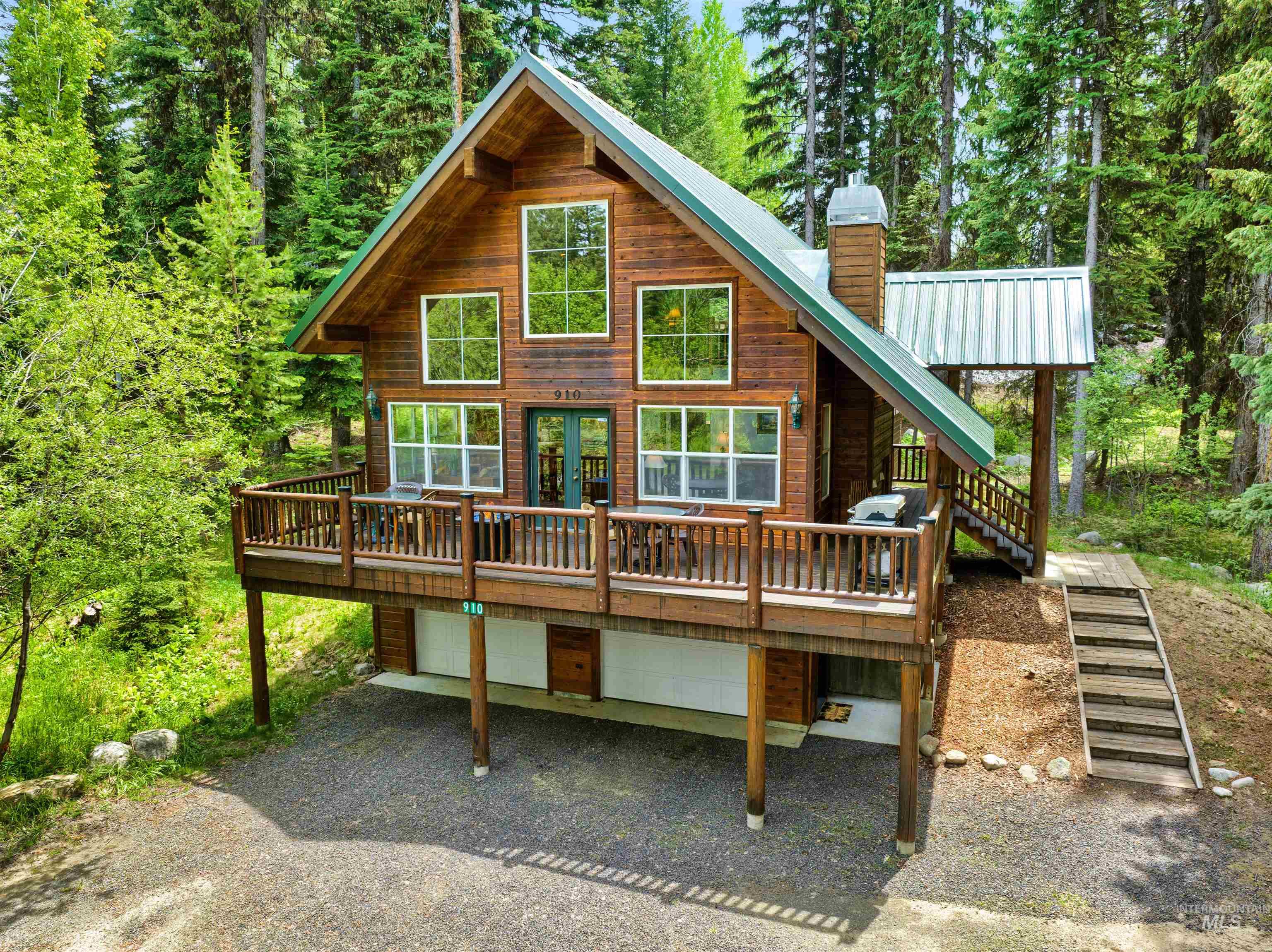 910 Camas Pl Property Photo 1