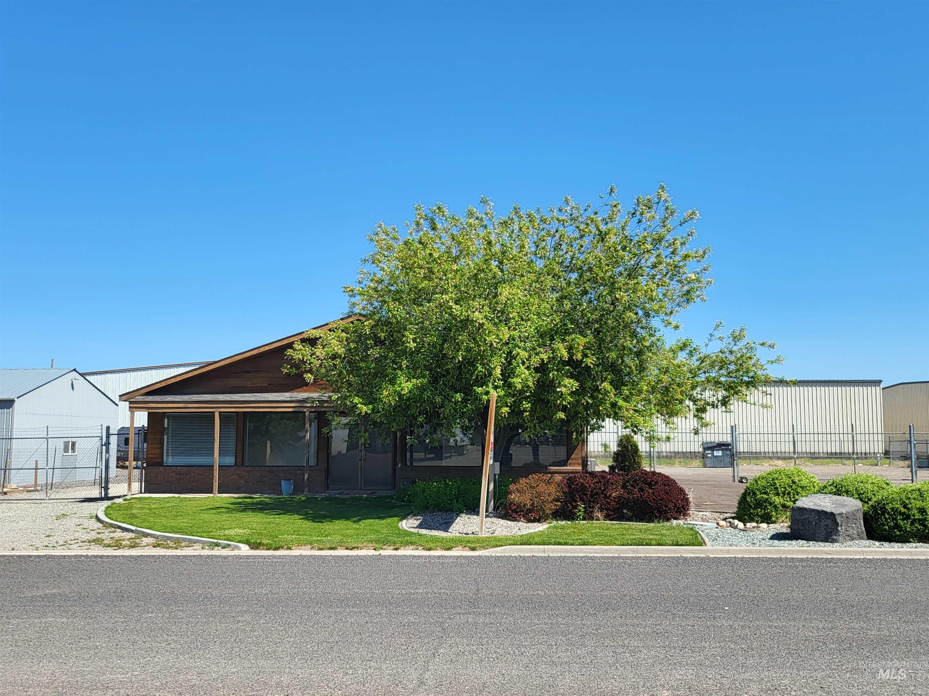 2433 Rostron Circle Property Photo 1
