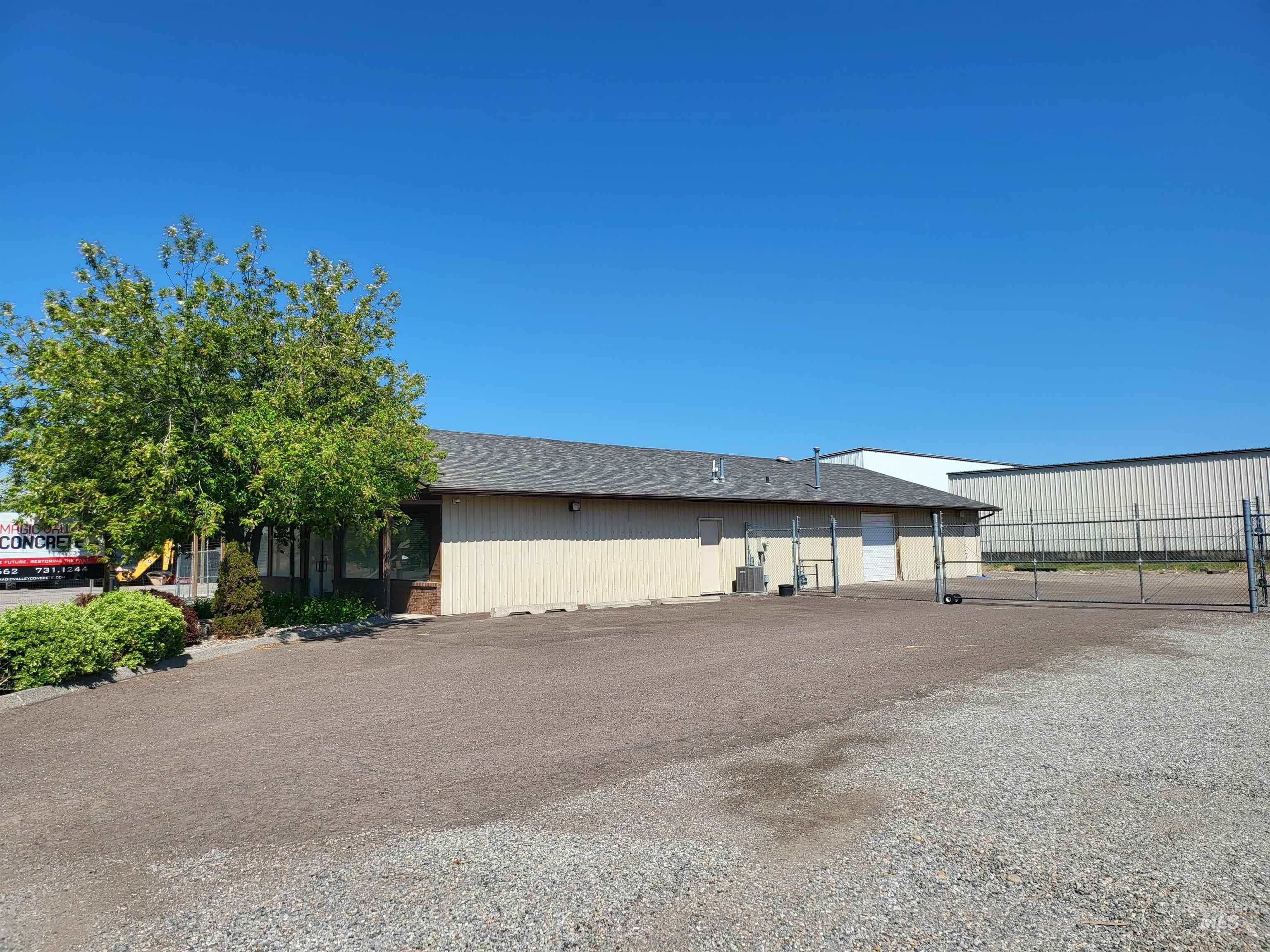 2433 Rostron Circle Property Photo 6