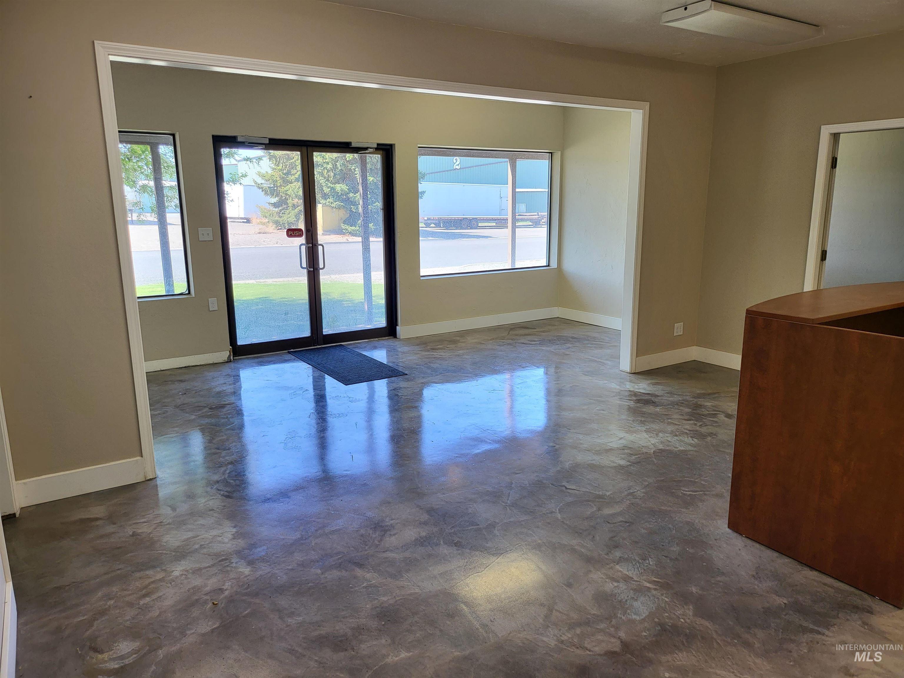 2433 Rostron Circle Property Photo 7