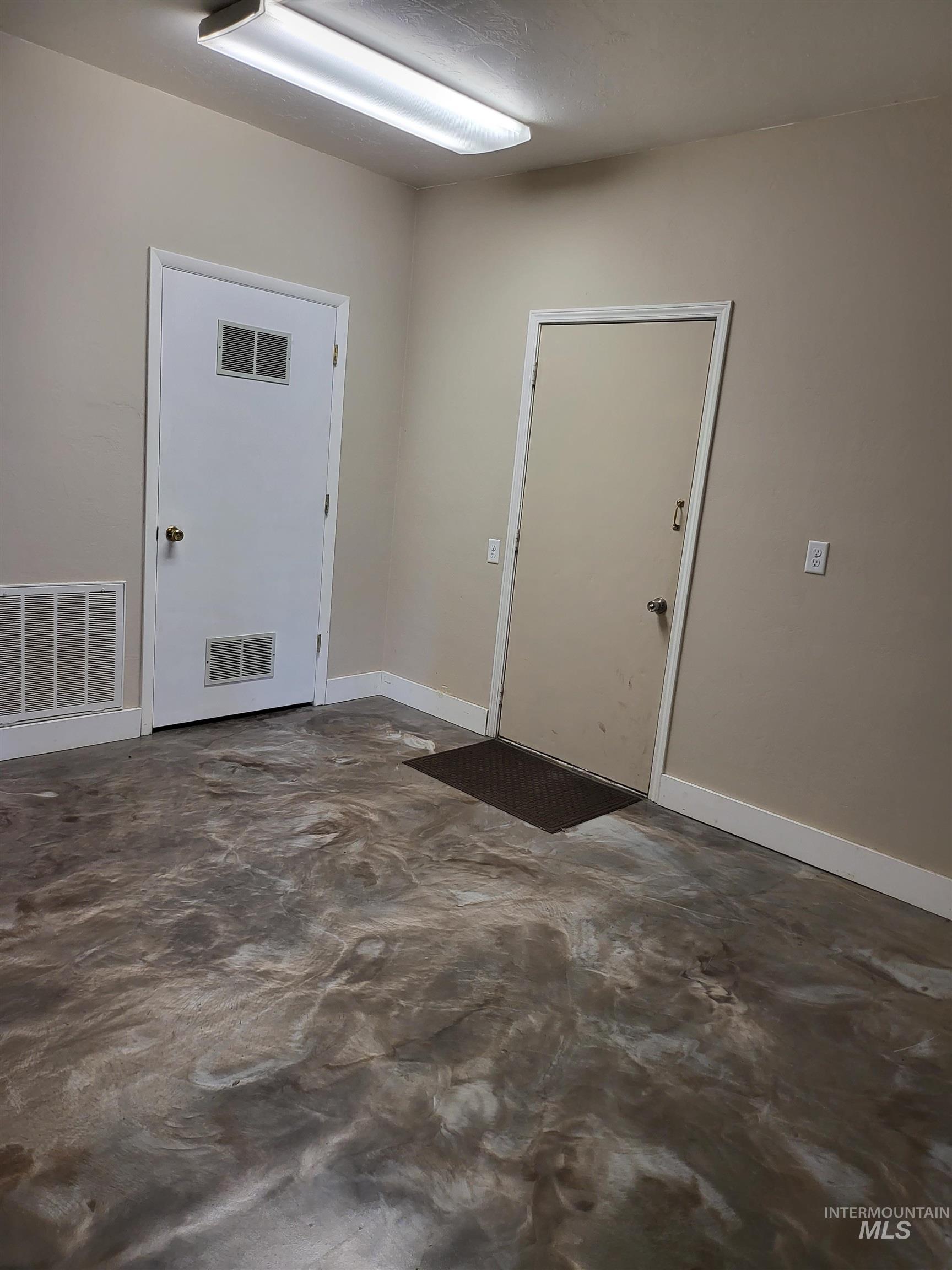 2433 Rostron Circle Property Photo 13