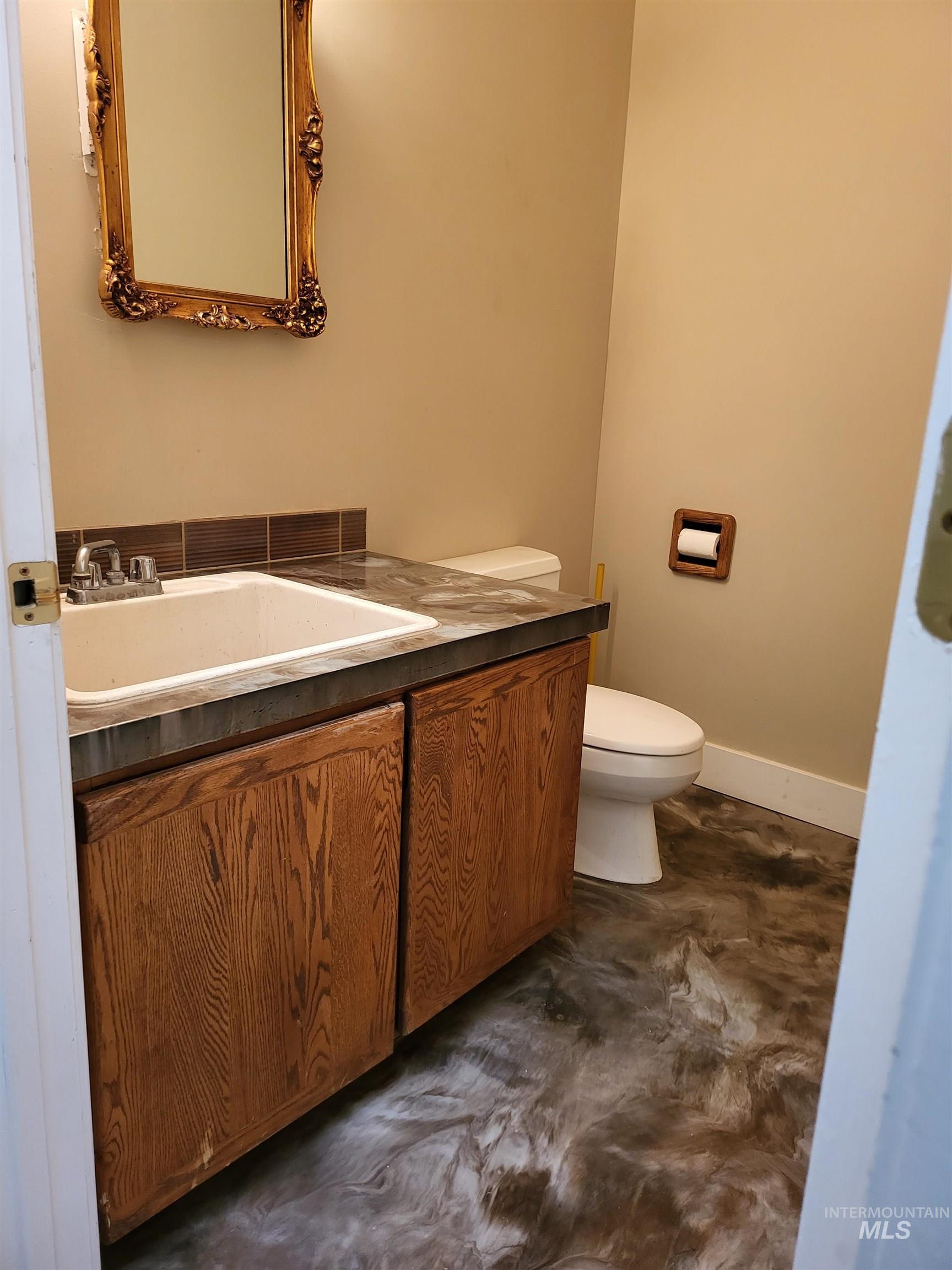 2433 Rostron Circle Property Photo 14