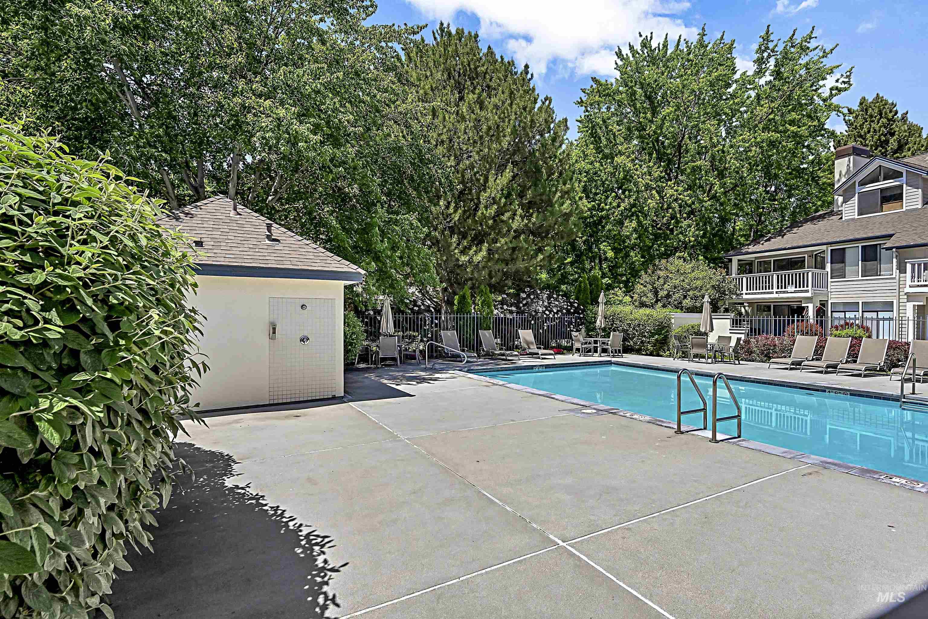 964 E Riverpark Ln Property Photo 25