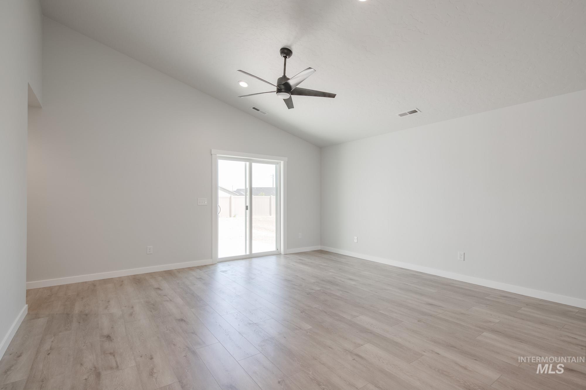 11052 Newton St Property Photo 6
