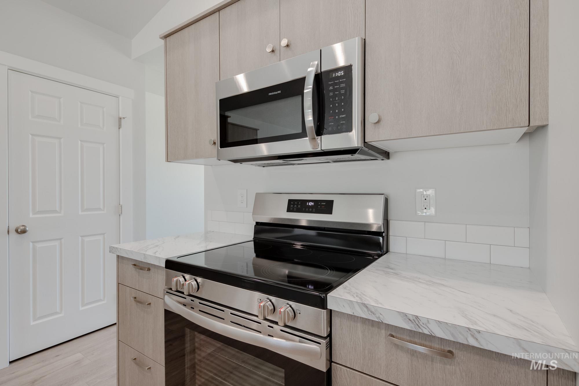 11052 Newton St Property Photo 7
