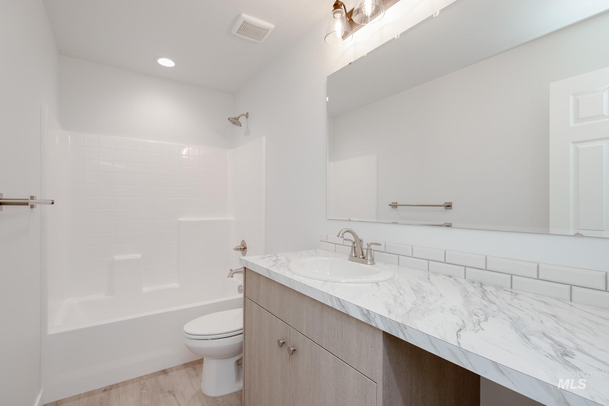 11052 Newton St Property Photo 19