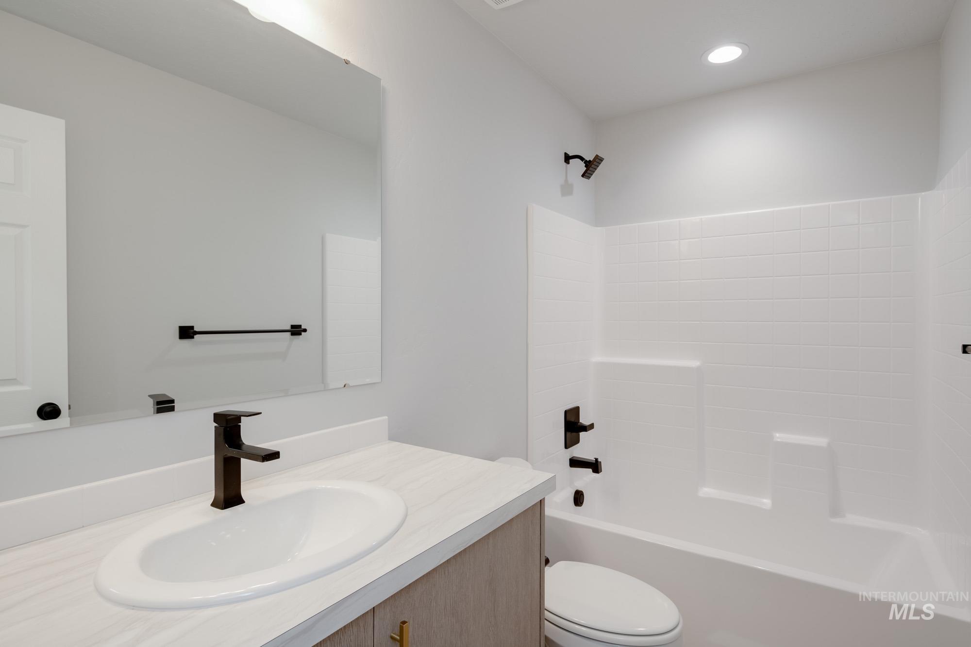 1104 W Bass River Dr Property Photo 15