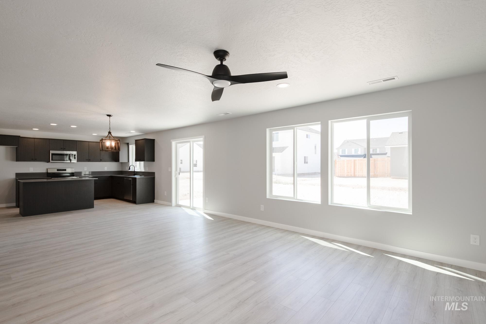 13709 Oliver Street Property Photo 9