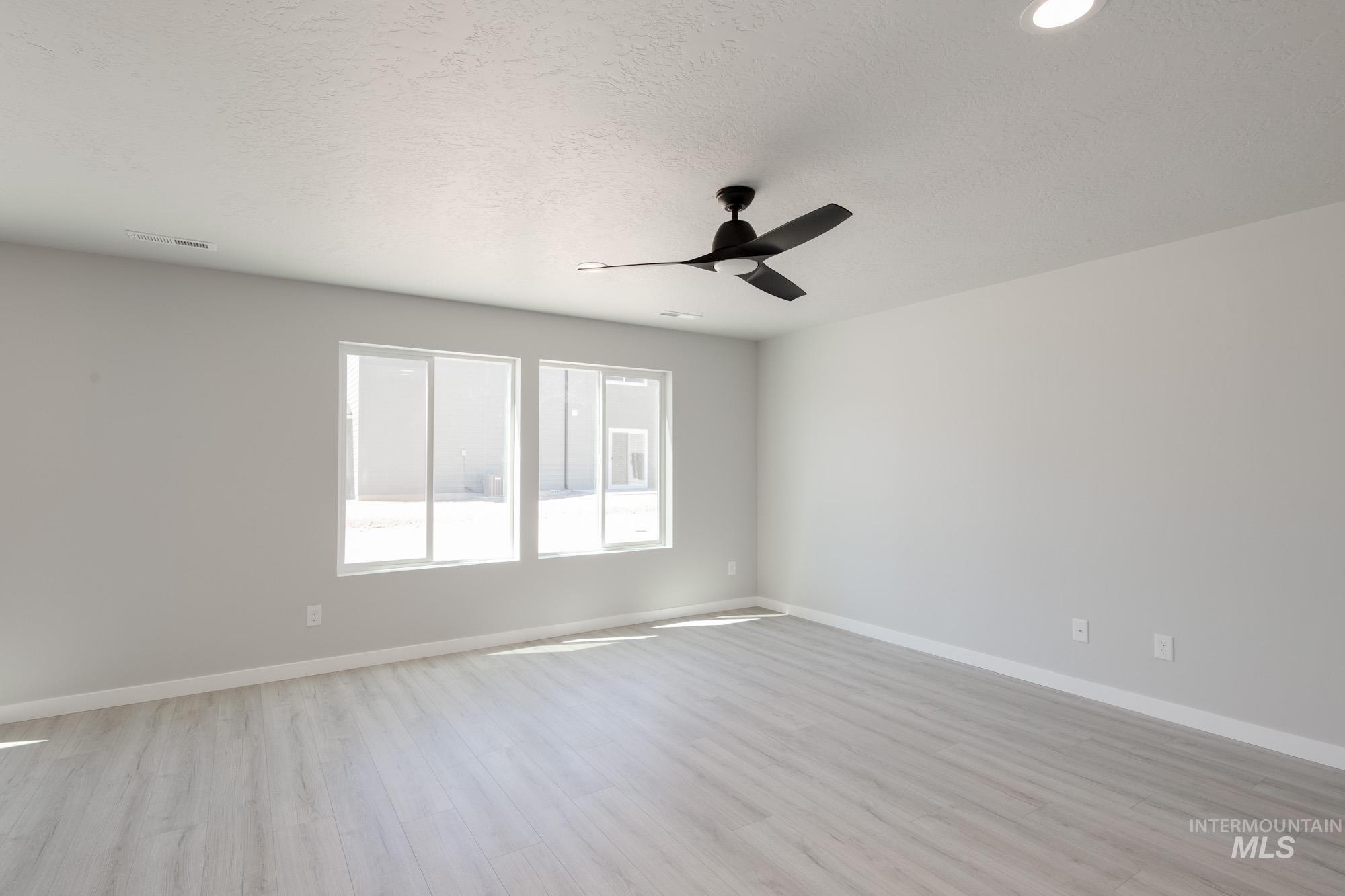 13709 Oliver Street Property Photo 12