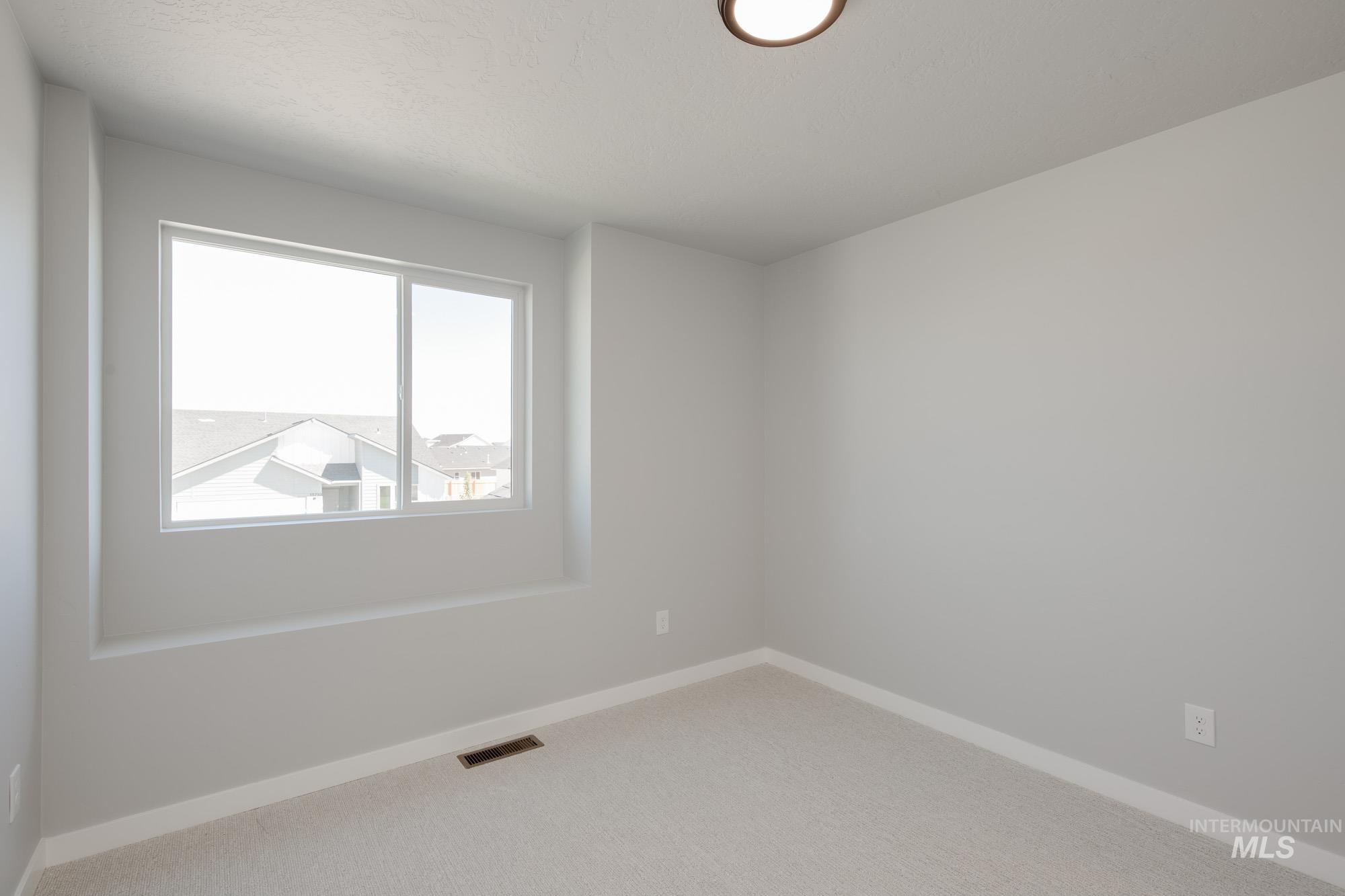 13709 Oliver Street Property Photo 20
