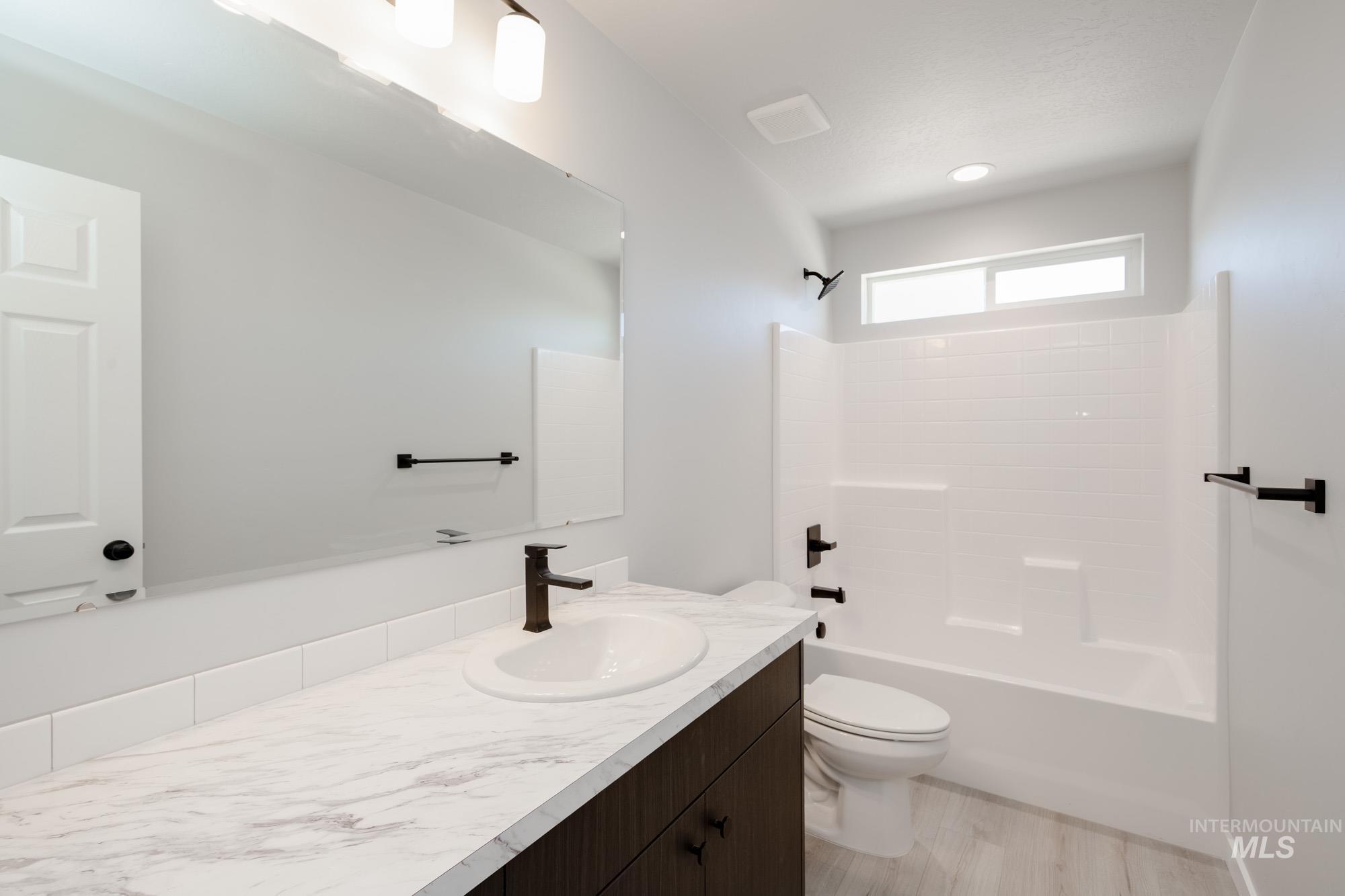 13709 Oliver Street Property Photo 21