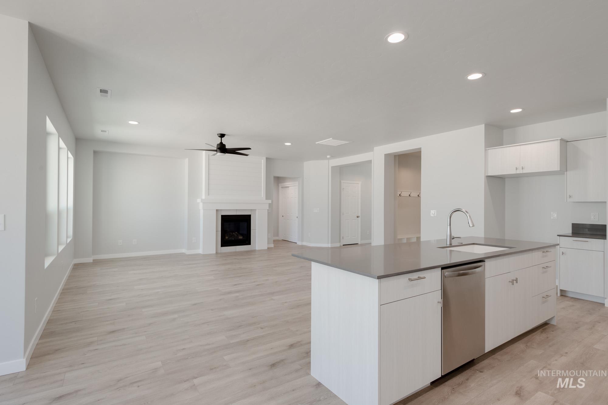 13684 Higley Court Property Photo 8