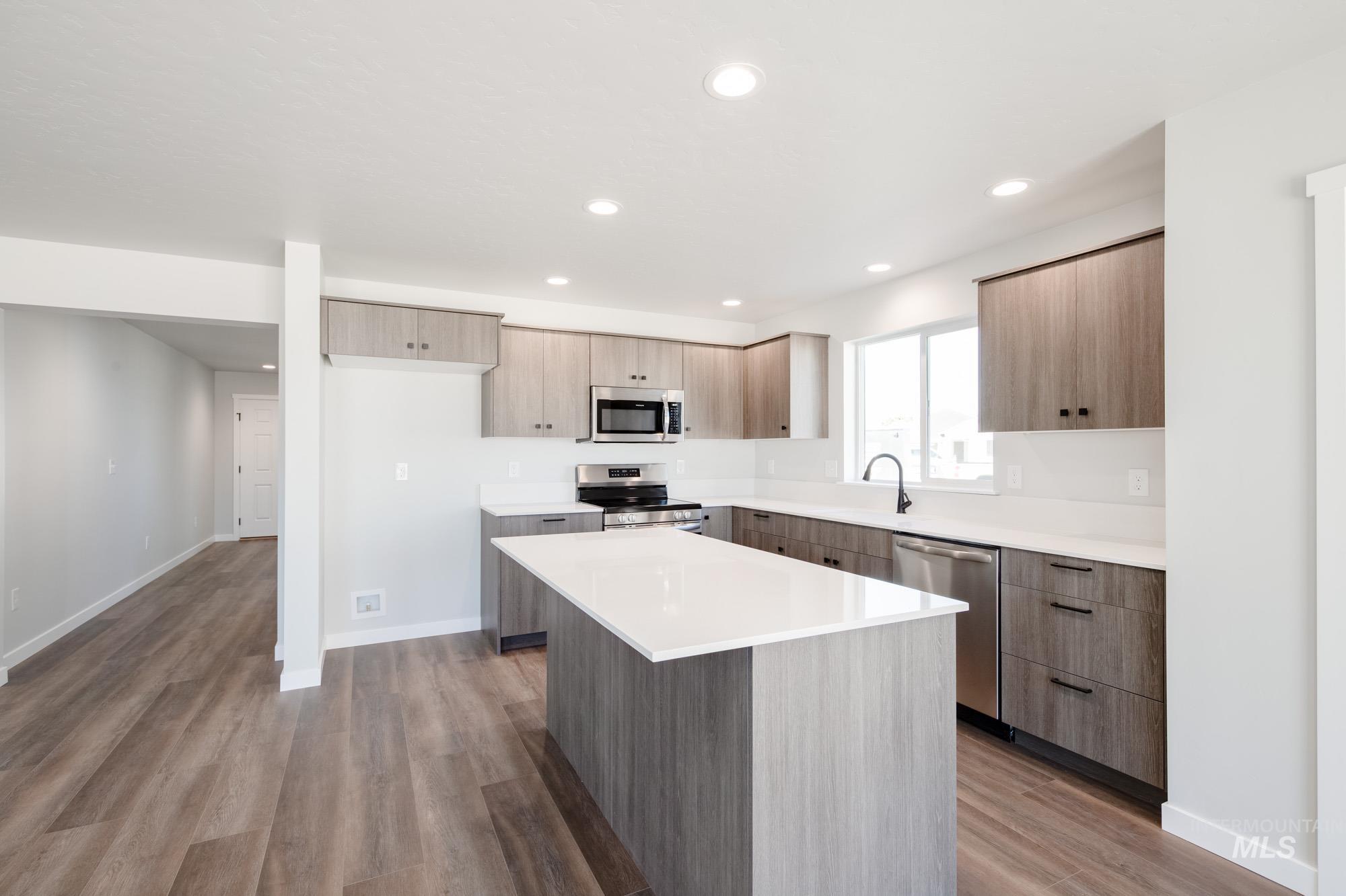 13700 Higley Court Property Photo 4