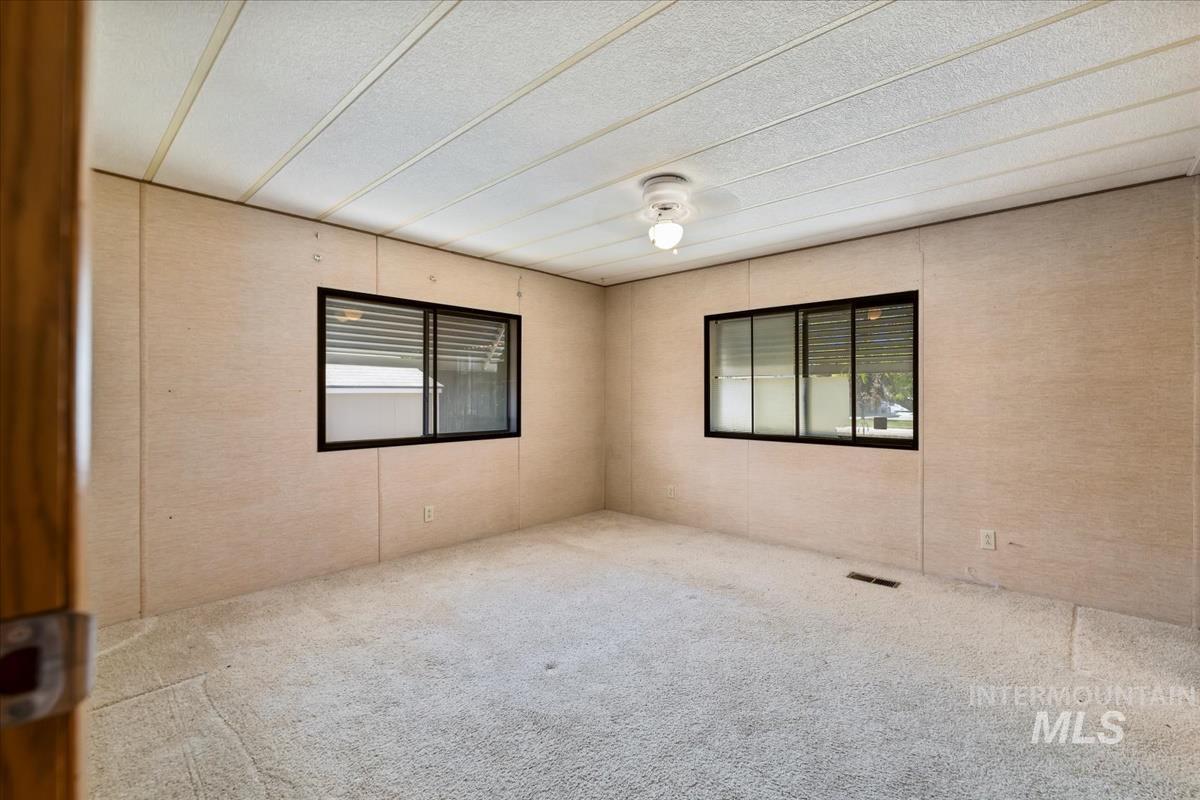 914 N Midland Blvd Property Photo 18