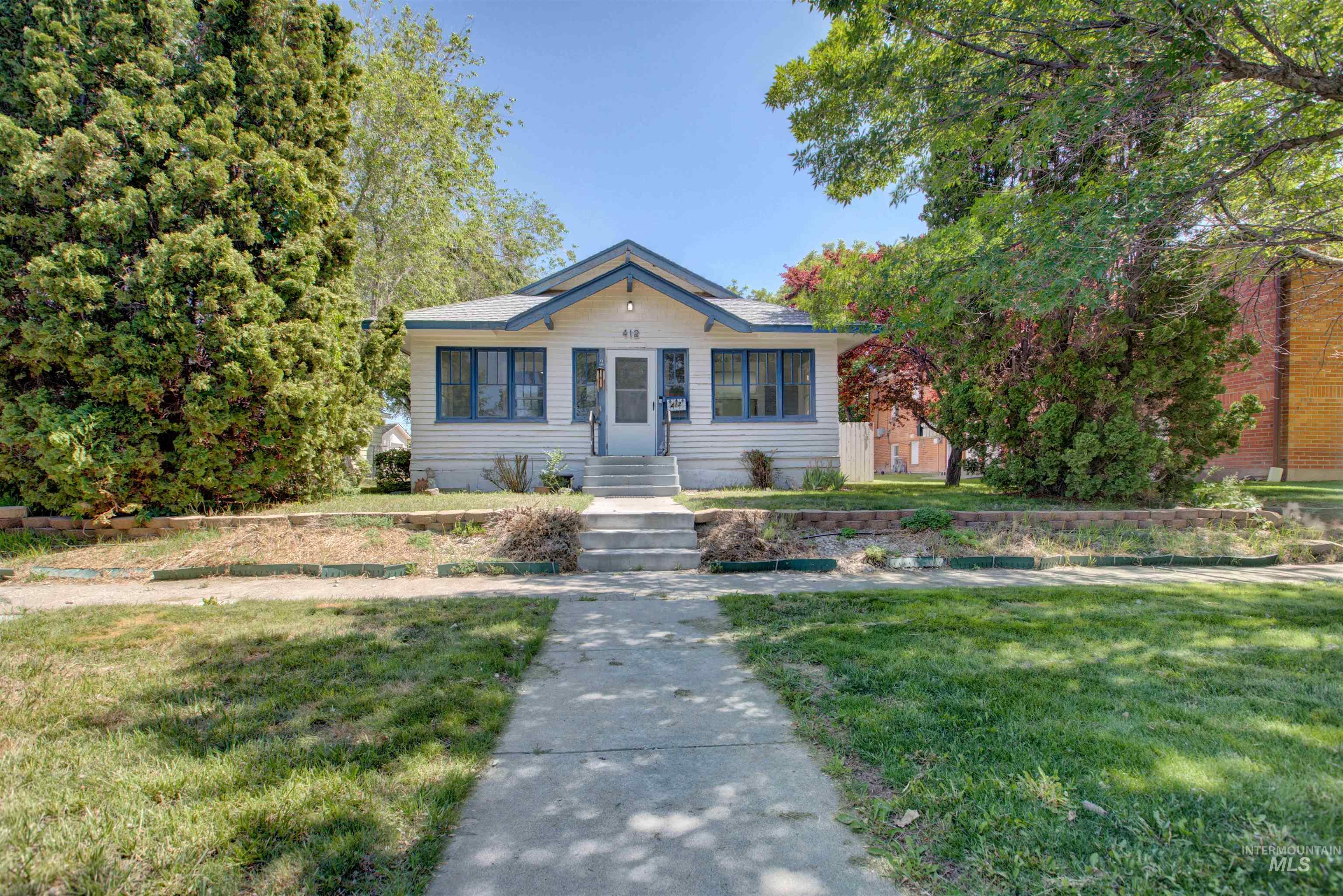 412 6th Ave N Property Photo 1