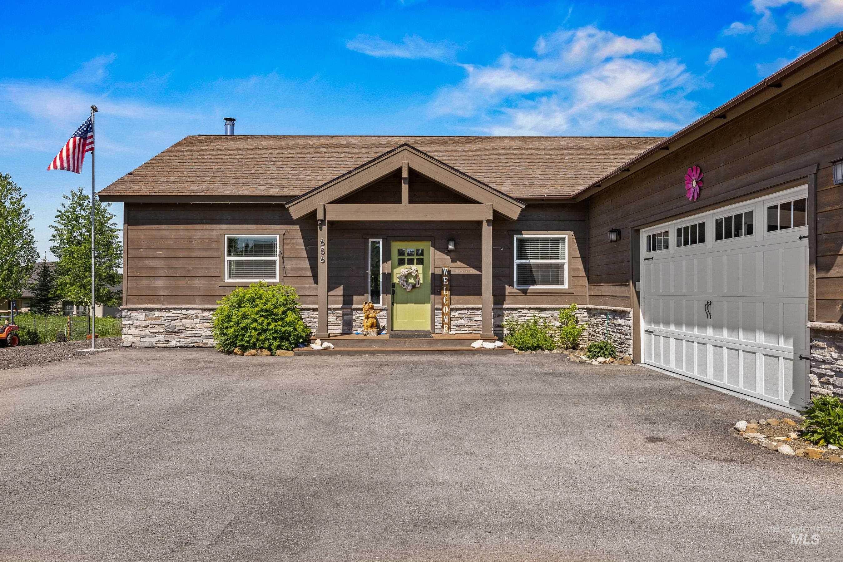 656 Fox Ridge Lane Property Photo 4