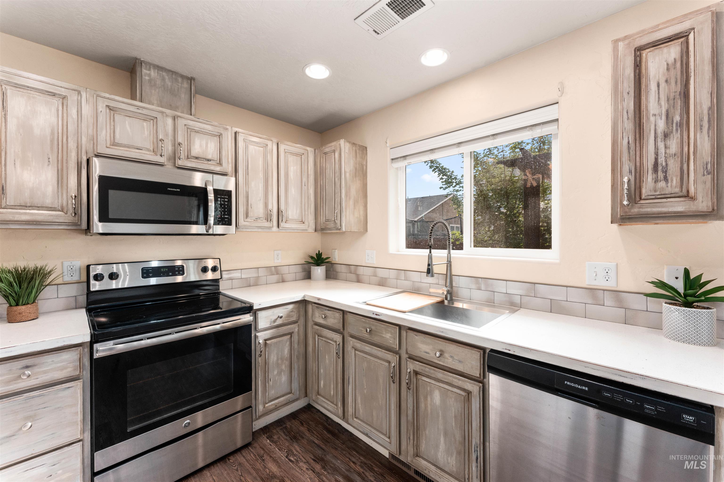 16170 Golddust Place Property Photo 4